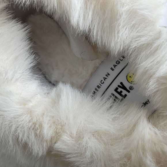 American Eagle Smiley®️ Scuff Slippers Happy Face Faux Fur Women’s Small… - Picture 10 of 12